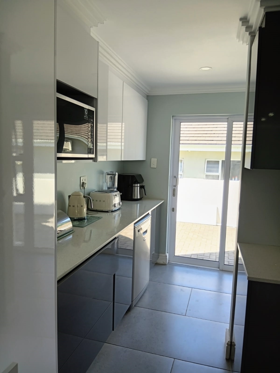 5 Bedroom Property for Sale in Beacon Bay Eastern Cape